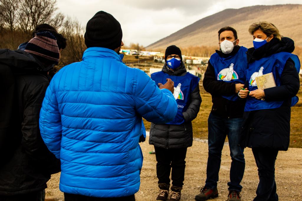 En Bihac, una delegación de la Comunidad de Padua acompaña a los refugiados de la ruta balcánica
